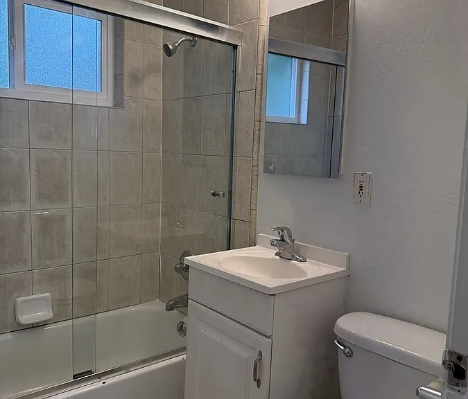 562 Madison Ave #C — Photo 6
