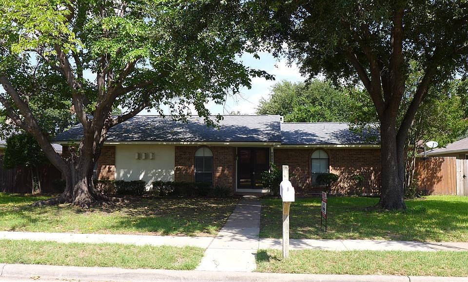 1st image of 2115 Oak Brook Dr