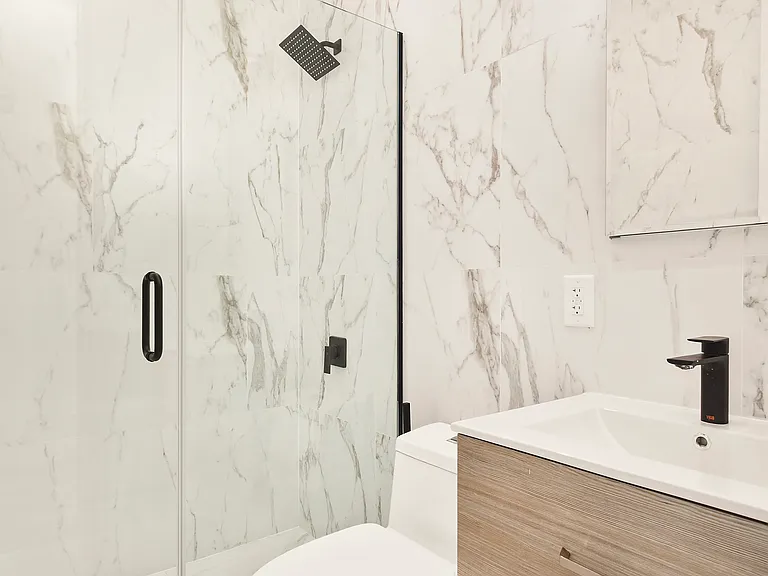 814 Manhattan Ave #4L — Photo 5