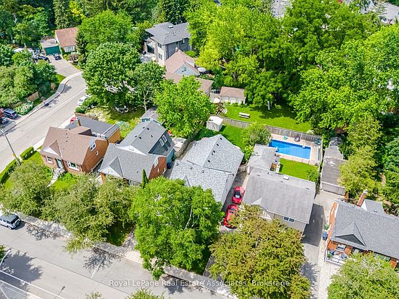 2nd image of 32 Plaxton Dr