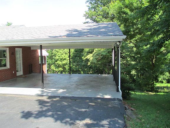 3rd image of 3829 Skyland Dr
