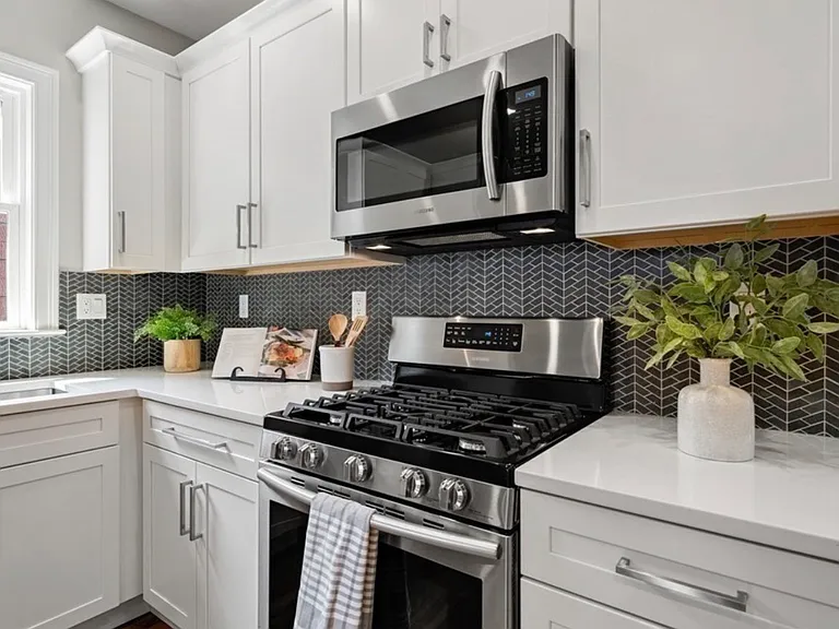 17 Van Winkle St #3 — Photo 2