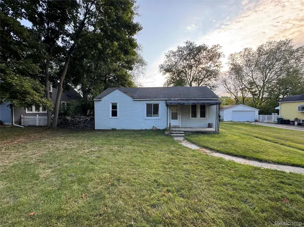 1844 Beech Lane Dr, Troy, MI 48083