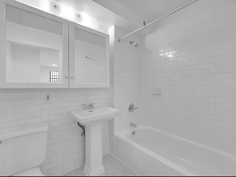 190 E 7th St #104 — Photo 6