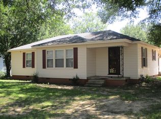 511 Cherokee Rd, Greenwood, MS 38930