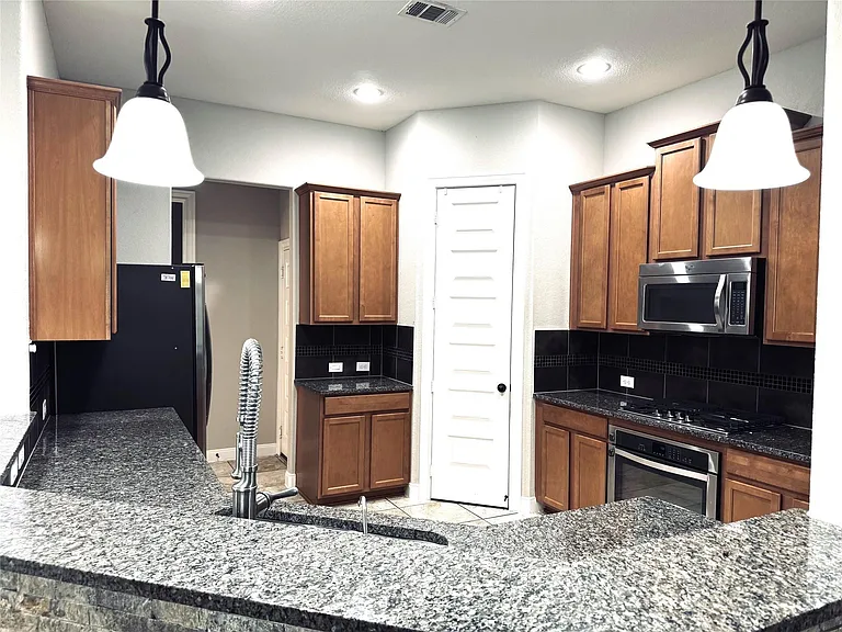 20326 Granophyre Ln — Photo 11