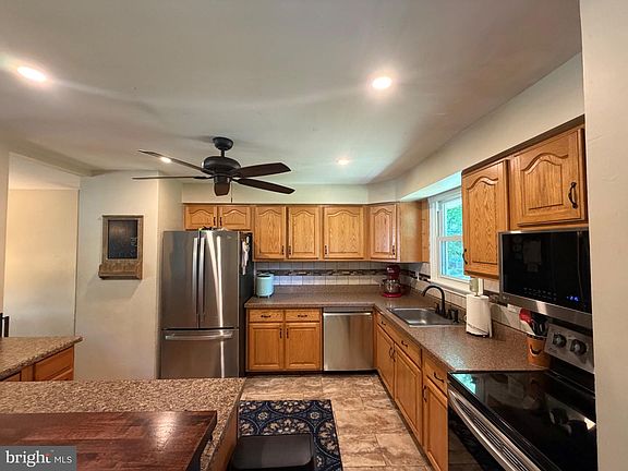 5th image of 1080 Bennett Dr