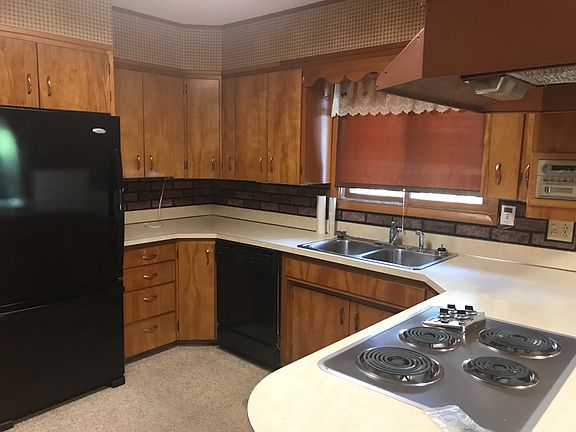 3rd image of 1105 Eisenhower Dr