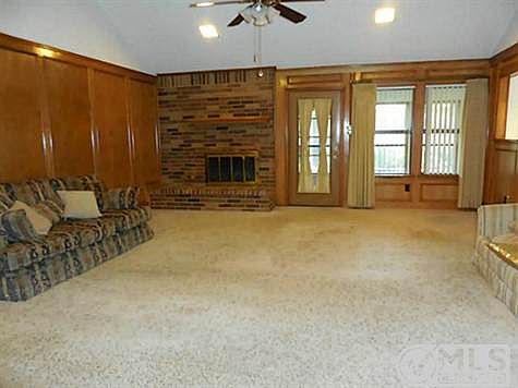 3rd image of 1304 Storm Dr