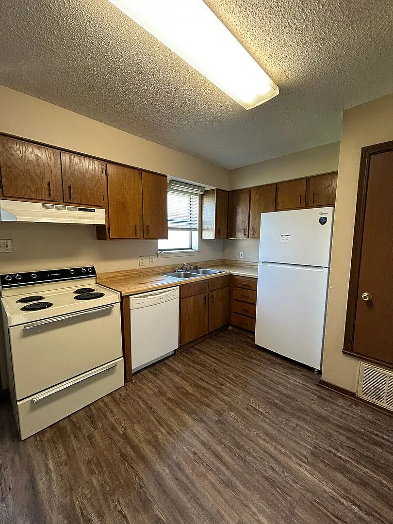 1706 West 2nd St. — Photo 4