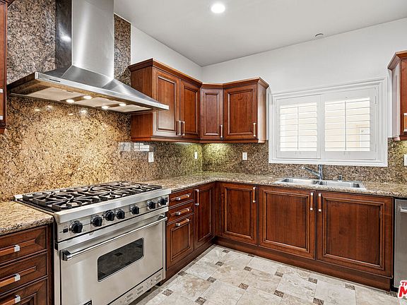 4th image of 118 S Clark Dr APT 302