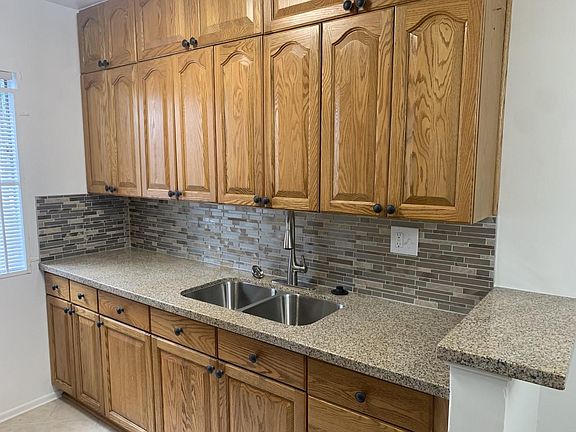 5th image of 612 N Hayworth Ave #2