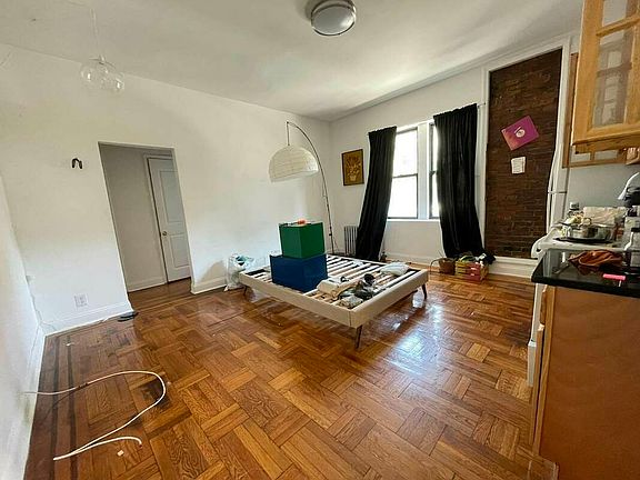 3rd image of 89 Crooke Ave #D1