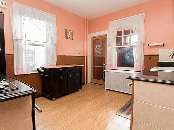 3rd image of 859 Revere Ave