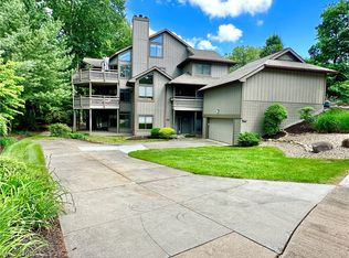 2272 Stone Creek Trl, Cuyahoga Falls, OH