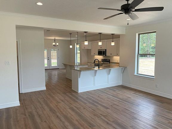 3rd image of 276 Oak Valley Dr