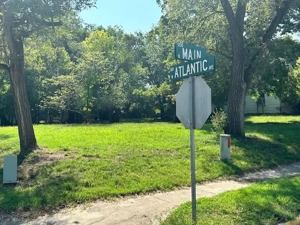 1250 N Main St, Nevada, MO 64772