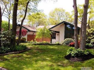 2 Neil Dr, Farmingville, NY 11738