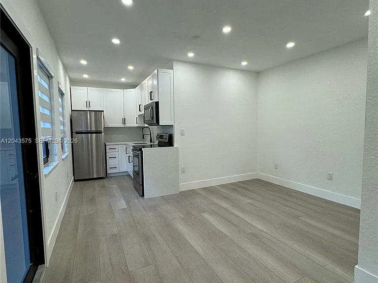 5521 NW 1st Ave #4 — Photo 2