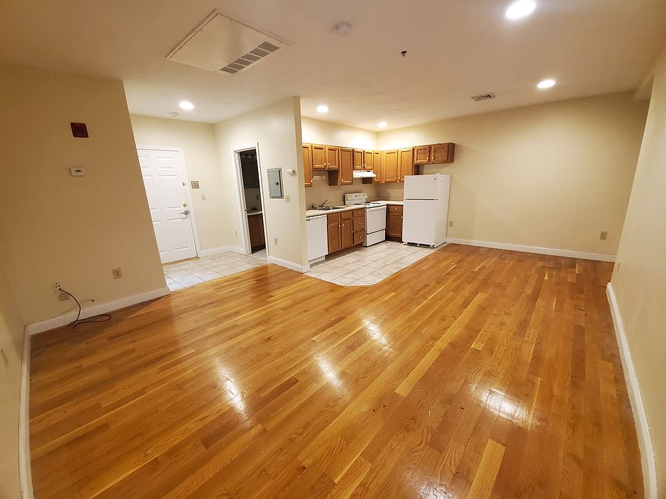 1st image of 15 Pearl St APT 18