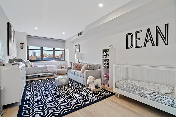 Sold by Daniel Gale Sotheby's International Realty | media 9