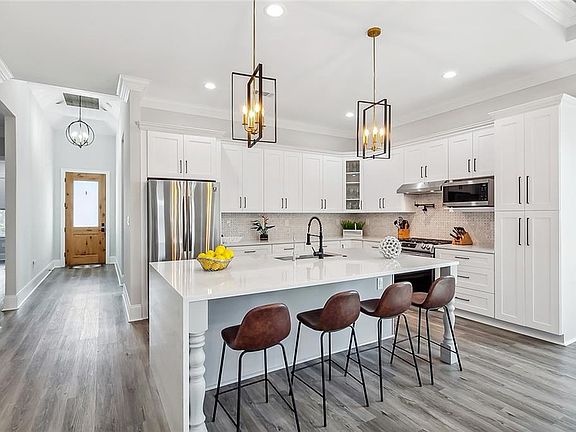 3rd image of 5710 Vermillion Blvd