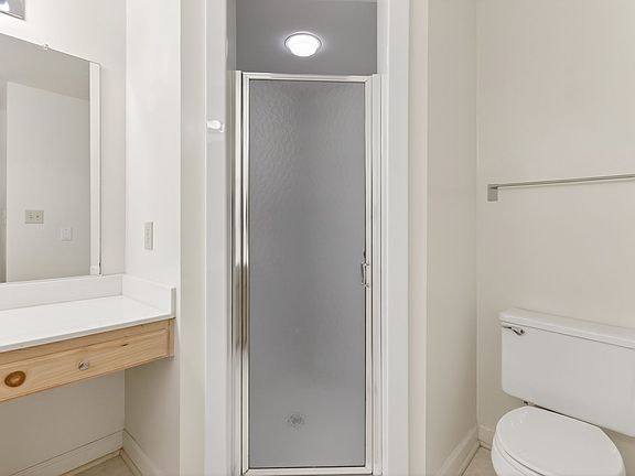 5th image of 325 Glen Echo Ln APT L