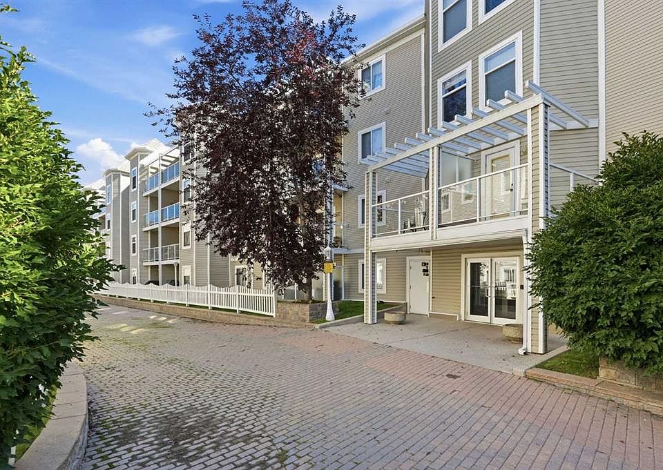 1st image of 290 W Shawville Way SE #221