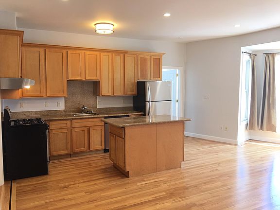 5th image of 3145 Mission St #1