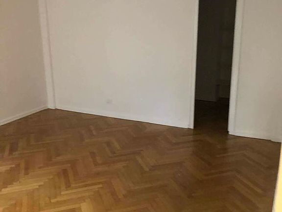 3rd image of 139 E 35th St APT 2L