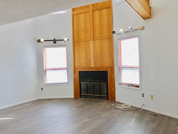 4th image of 35 Ironweed Dr