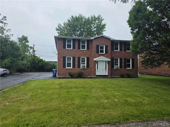 425 Joe McCarthy Dr, Amherst, NY 14228