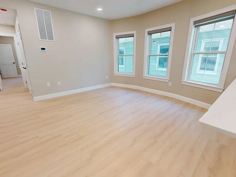 229 Highland Ave #3 — Photo 16