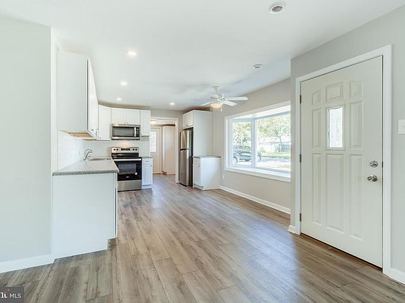 5th image of 45 Chaucer Dr
