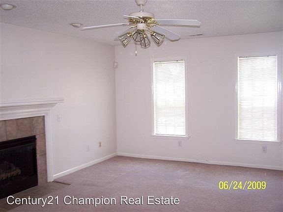 4th image of 812 Commons Dr N