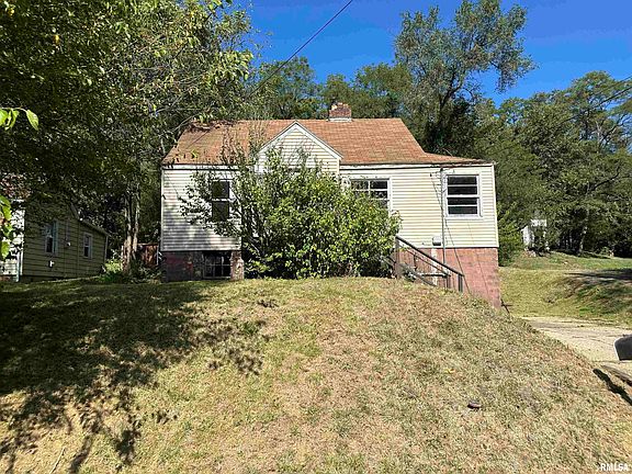 2nd image of 213 Maywood Ave
