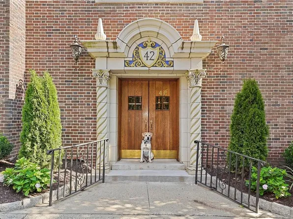 42 Pondfield Road W #3F, Bronxville, NY 10708