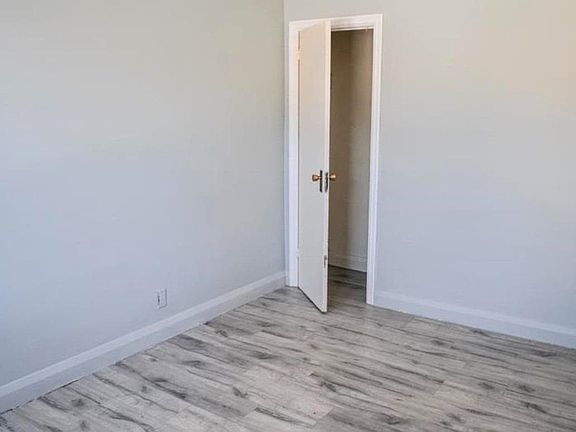 2nd image of 324 Kingsdale Ave Unit 3