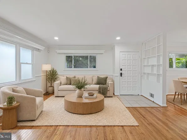 3004 Jamestown Ct, Woodbridge, VA 22192