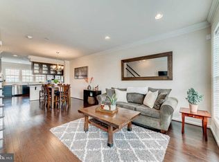 815 Admirals Way #313, Oxon Hill, MD 20745