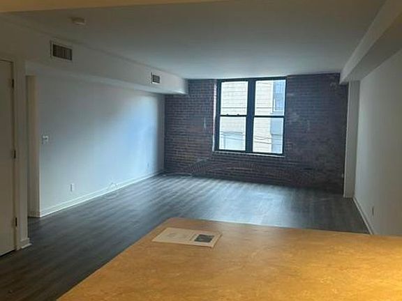 5th image of 10 Wall St #207