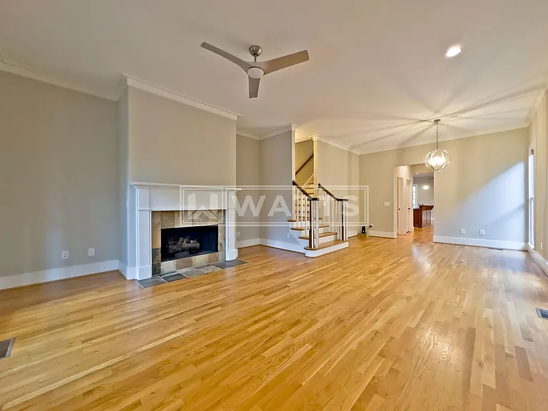 216 Hawthorn St — Photo 3