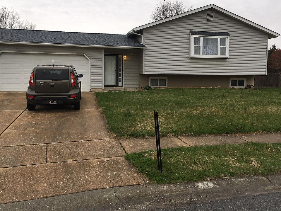 Street view - family neighborhood - large, fully fenced back