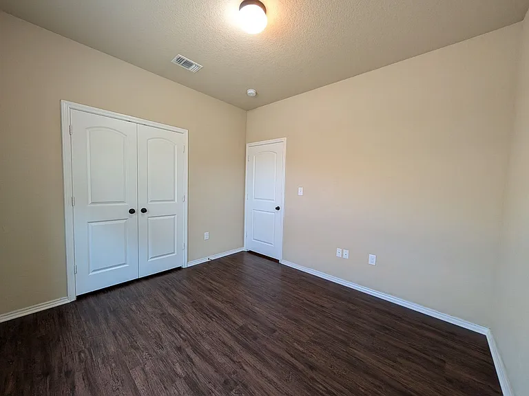 697 Creekside Cir — Photo 19