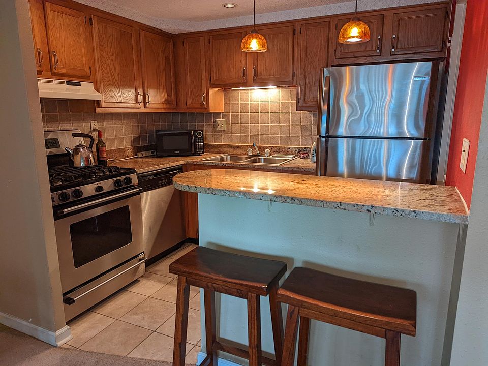 Gas stove. 
Microwave included.