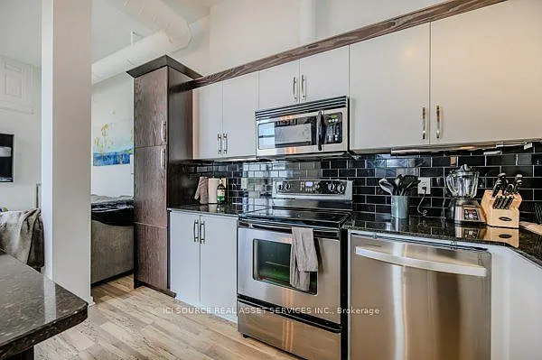 410 King St W #609 — Photo 5