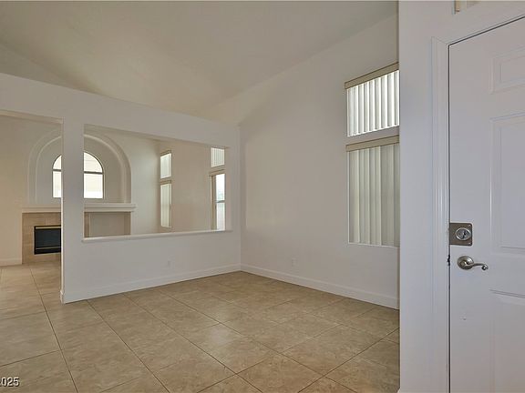 5th image of 4384 Silver Bay St