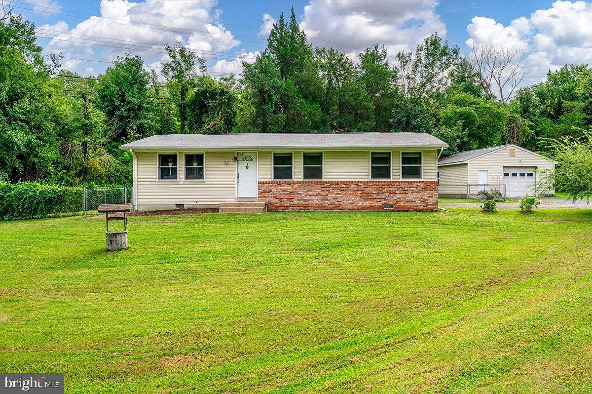 3 bed, 2.0 bath, 1056 sqft, $2,800 — Photo 1