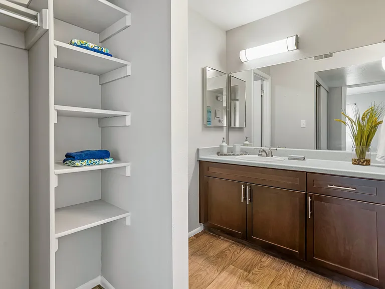Callaway Apartments — Photo 14