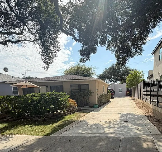 1047 N Rose Ave — Photo 1